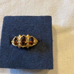 Size 6 Gold tone amber tone stones Avon